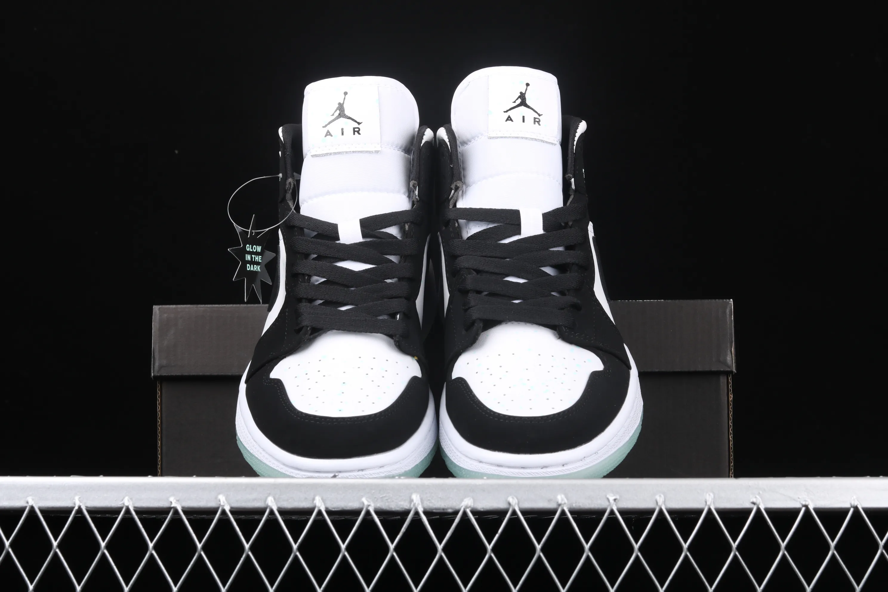 All categories Air Jordan Jordan series basketball shoes Air Jordan 1 Mid Air Jordan 1 Mid AJ1 Joe 1 black and white color luminous starry mid-top BQ6931-103